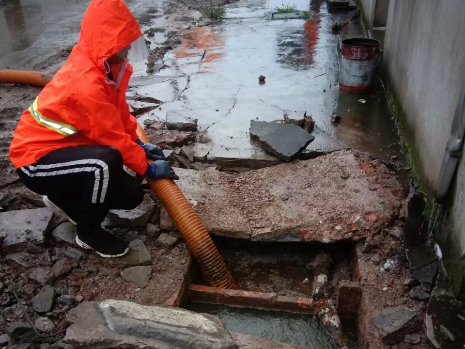 寮步专业清理污水池 炜誉市政以规范流程守护城市 “肠道”